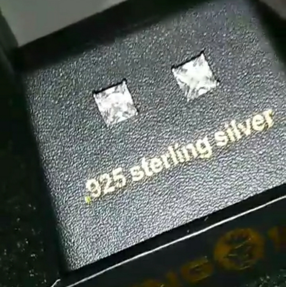 Ear rings - Picture 2 of 3